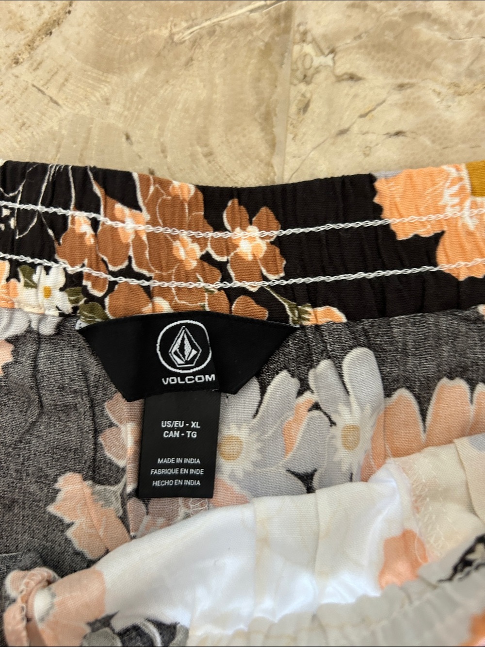 NWT Volcom Beach Bandit Shorts Floral Print Women’s Size XL - Picture 4 of 9